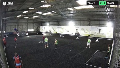 01/01 à 14:03 - Football Adidas (LeFive Bezons)