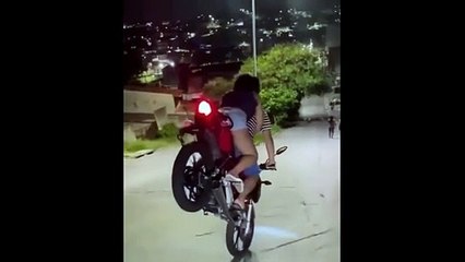 Download Video: Un gamelle en moto très douloureuse