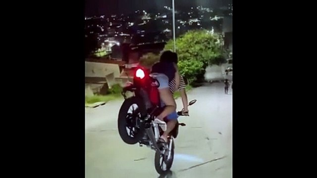 Un gamelle en moto très douloureuse
