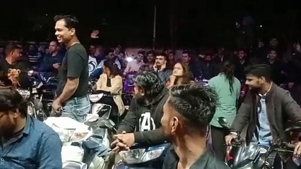 पेट्राल पंप पर दिनभर रही भीड़