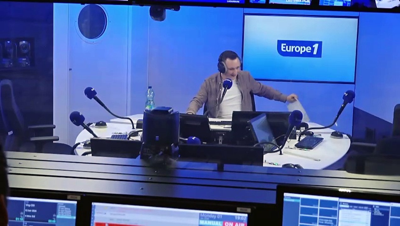 Conseil des ministres reporté, remerciements d'Emmanuel Macron... Les signaux d'un remaniement imminent ?