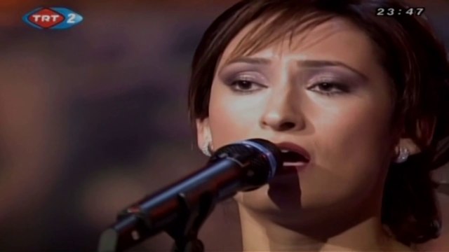 Jülide Sezen / Unutulmuş ne varsa sevgiden geri kalan