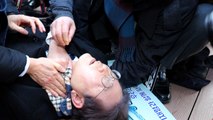 Muhalefet lideri kameralar önünde boynundan bıçaklandı