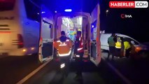 TEM Otoyolu'nda düzensiz göçmen taşıyan araç polis kovalamacasında kaza yaptı