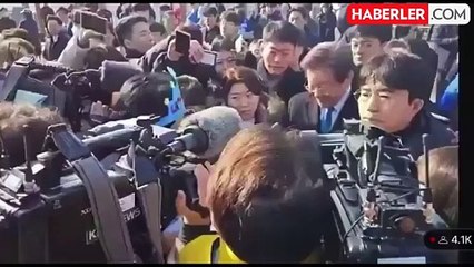 Güney Kore'de Ana Muhalefet Lideri Bıçaklı Saldırıya Uğradı