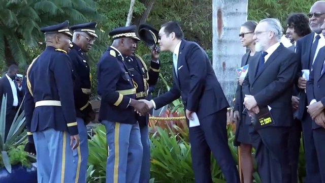 PM Ariel Henry depoze yon jèb flè nan MUPANAH nan okazyon 220ème anivèsè endepandans Dayiti