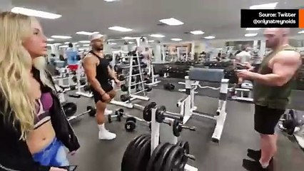 Natalie Reynolds väittää tekevänsä "sosiaalista kokeilua" ja saa kritiikkiä kehomaalauksen käyttämisestä kuntosalilla