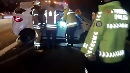 Ümraniye'de seyir halindeki otomobil önündeki araca çarpıp takla attı: 1 yaralı