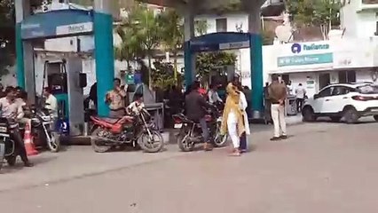 #Strike टैंकर चालकों की हड़ताल से जन-जीवन प्रभावित