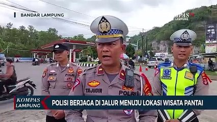 Polisi Berjaga di Jalur Menuju Lokasi Wisata Pantai Lampung