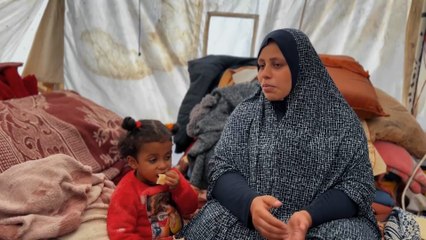 أصوات من غزة.. نساء يمارسن دور الأمومة للنازحين