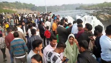 नए साल का जश्न मनाने भेड़ाघाट पहुंचे का