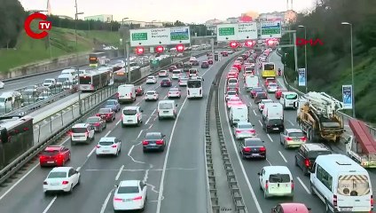 İstanbullunun çilesi bitmiyor: Yeni yılın ilk mesai gününde trafik yoğunluğu...