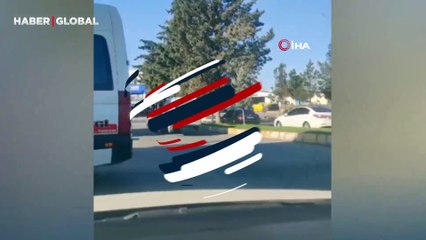 Hasarlı aracını forklift ile taşıdığı anlar pes dedirtti!