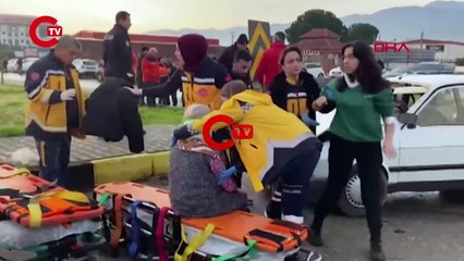 Feci kaza... İki otomobil çarpıştı Çok sayıda yaralı var!