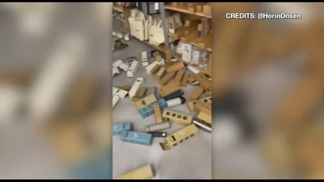 Il momento in cui il sisma ha colpito il Giappone, la gente in fuga