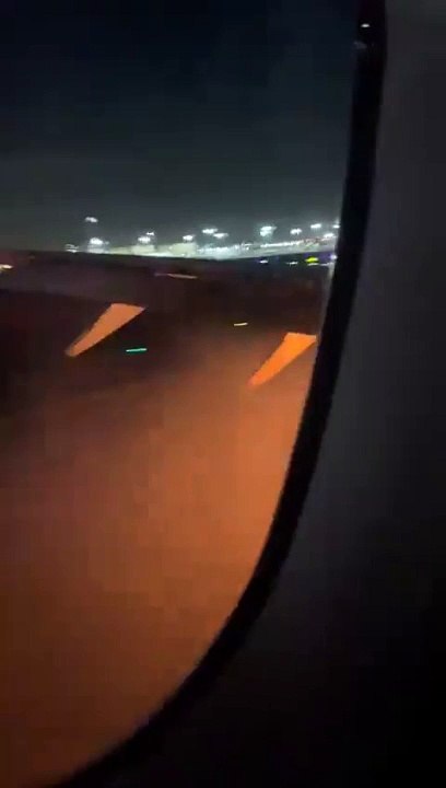 El video que grabó un pasajero dentro del avión de Japan Airlines mientras se incendiaba y cómo escaparon del fuego