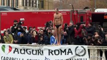 Il tradizionale tuffo nel Tevere il primo dell'anno
