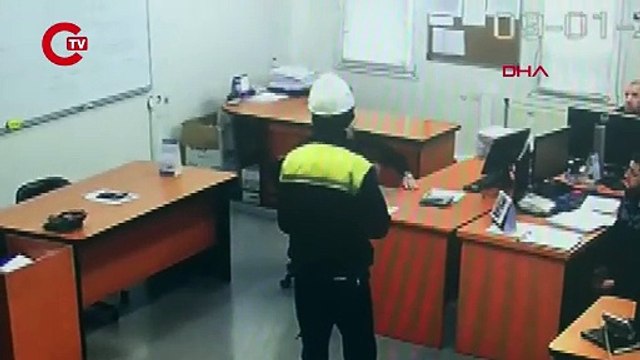 FABRİKA SAHİBİNİN İŞÇİNİN YÜZÜNE KAĞIT FIRLATMASINA İNCELEME