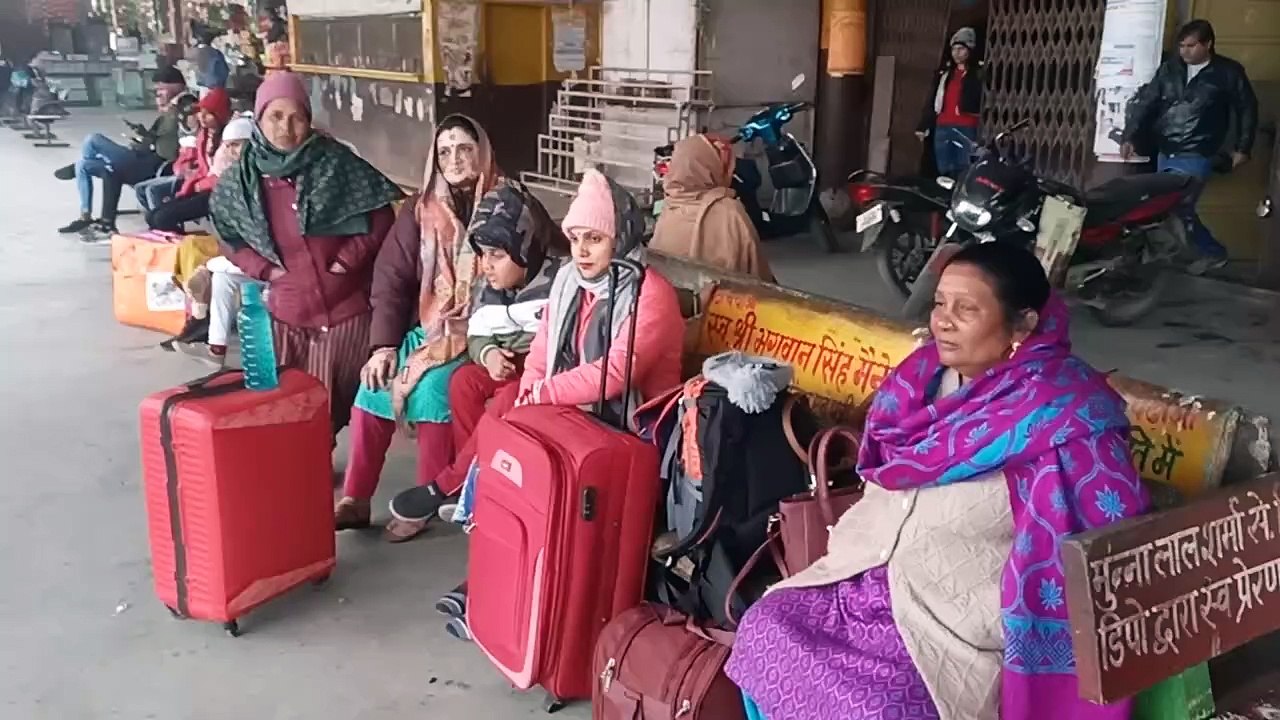 रोडवेज बस स्टैंड पर सन्नाटा...रेलवे स्टेशन पर इस कदर उमड़ी भीड़