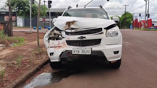Veículos se envolvem em colisão na Avenida Barão do Rio Branco