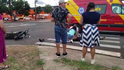 Forte colisão entre carro e moto é registrada na Avenida Assunção