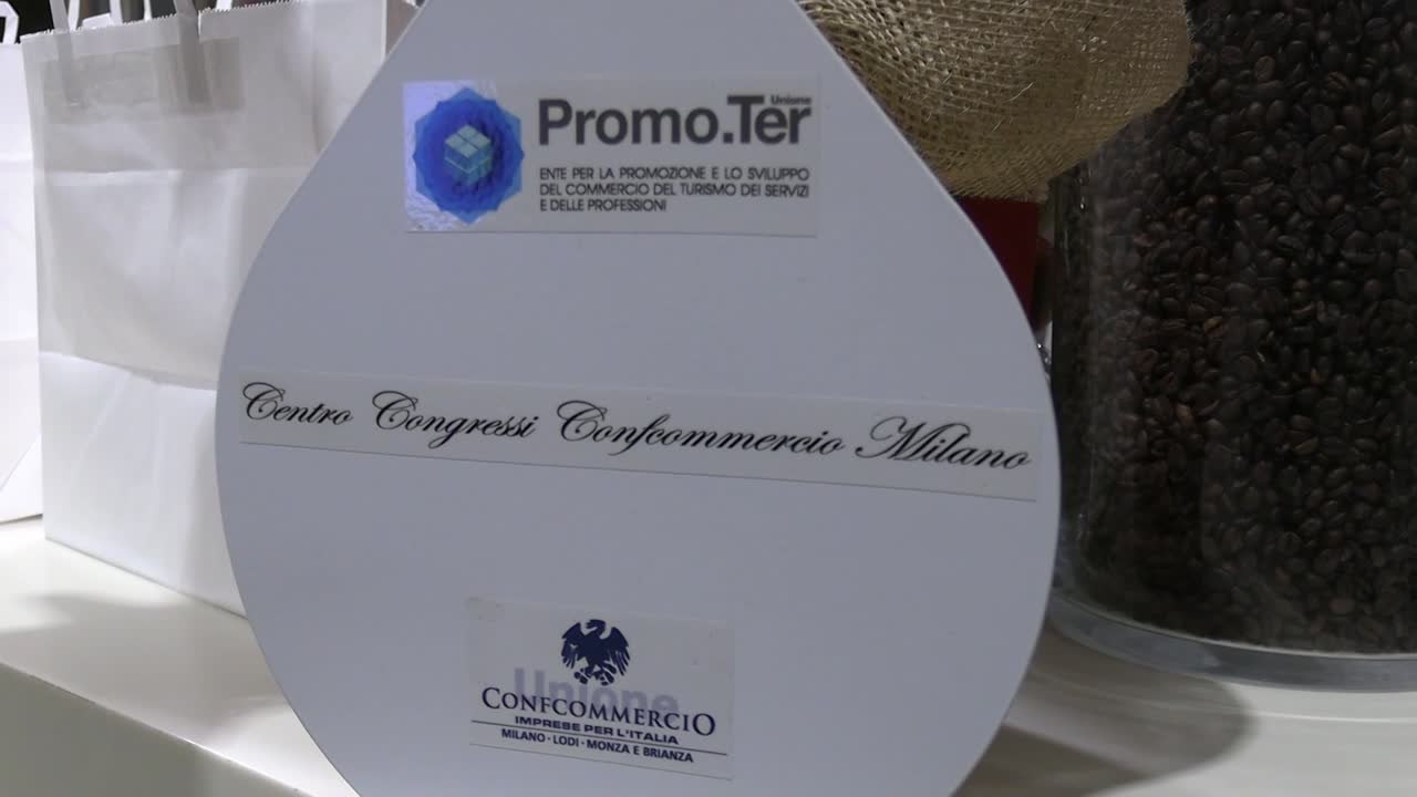 A Milano il pranzo "di Natale" solidale per 180 migranti e bisognosi