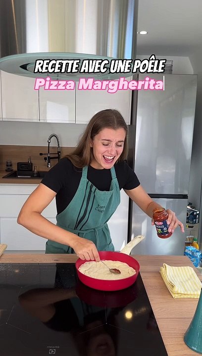 Si t’as pas de four chez toi, et bah sache que ça se fait bien de faire cuire ta pizza à la poêle ☺️