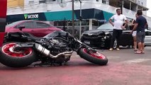 Homem fica ferido em acidente entre carro e moto no São Cristóvão