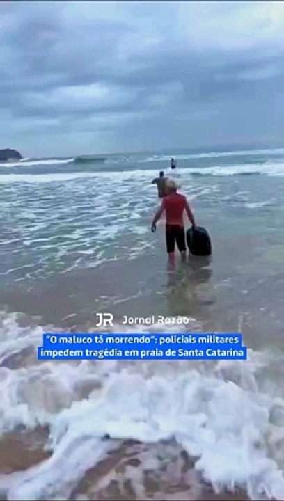 PMs salvam jovem que se afogava no mar em praia de SC