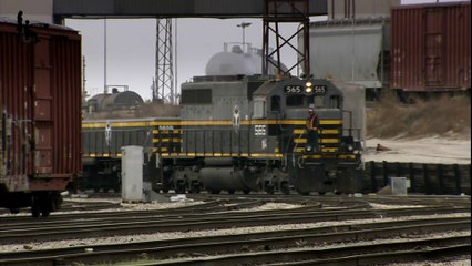 How does a single freight train deliver goods to thousands of different locations across America?