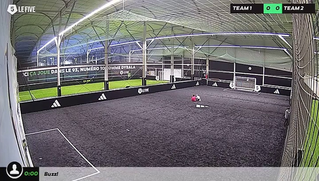 Yanis 02/01 à 18:32 - Football Terrain 2 (LeFive Marville)