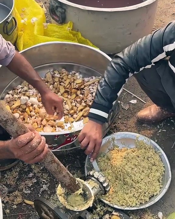 پاکستان کی سب سے بڑی اور پرتعیش شادی کے کھانے کی تیاری - 4000+ لوگوں کے لیے مٹن قورمہ اور چکن سٹیم