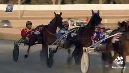 Aldebaran Zeus wins the 2023 Group 1 Maori Mile at Bendigo's Lord's Raceway