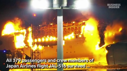 Télécharger la video: Jet bursts into flames after crash with coast guard plane at Tokyo airport