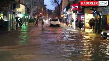 Edremit'te sağanak yağış su baskınlarına neden oldu