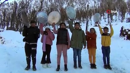 Şırnak'ta çocuklar leğenle kaymanın keyfini çıkardı