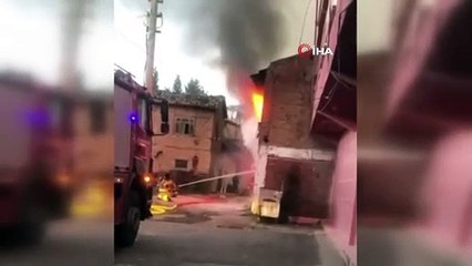 Bursa’da iki katlı müstakil ev alev alev yandı