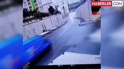 Başakşehir'de Kargo Aracı Viraja Girerken Devrildi