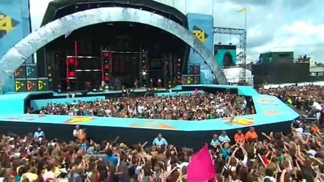 Sophie Ellis Bextor chante Murder On The Dancefloor en live