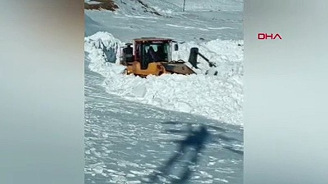 Hakkari'de 5 metrelik kar tünelleri oluştu