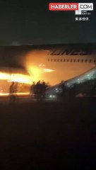 Japon yolcu uçağından tahliye görüntüleri