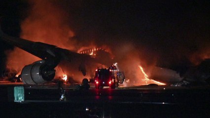 Los investigadores siguen sin dilucidar las causas de colisión de dos aviones en Tokio