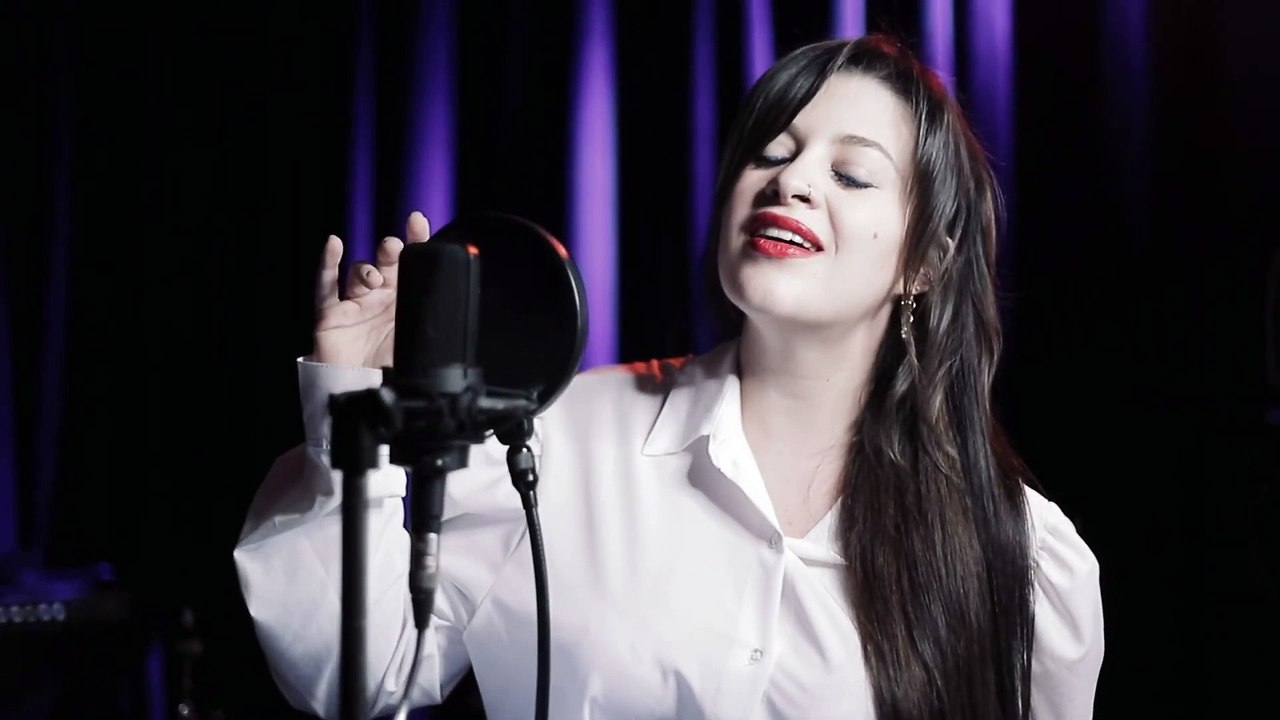 Sleeping Sun - Nightwish (cover by  Taís Michelin)