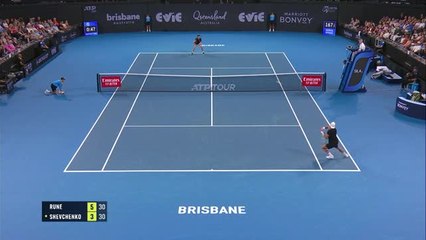 Brisbane - Rune rejoint les quarts