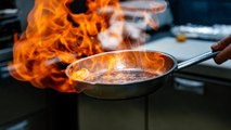 Attention aux flammes : les dangers de cuisiner sous votre hotte de cuisine