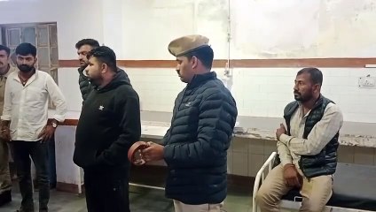Watch Video: आरोपियों को ले जाते गाड़ी पलटी
