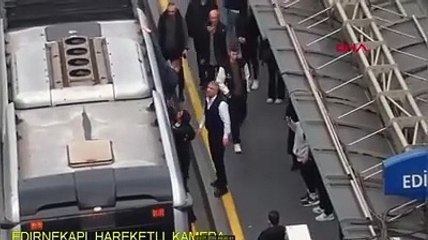 Metrobüsün üzerindeki fenomen
