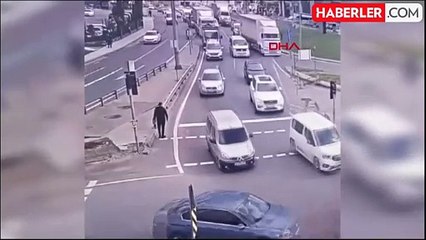 Başakşehir'de motokurye kamyonun altında kalarak hayatını kaybetti