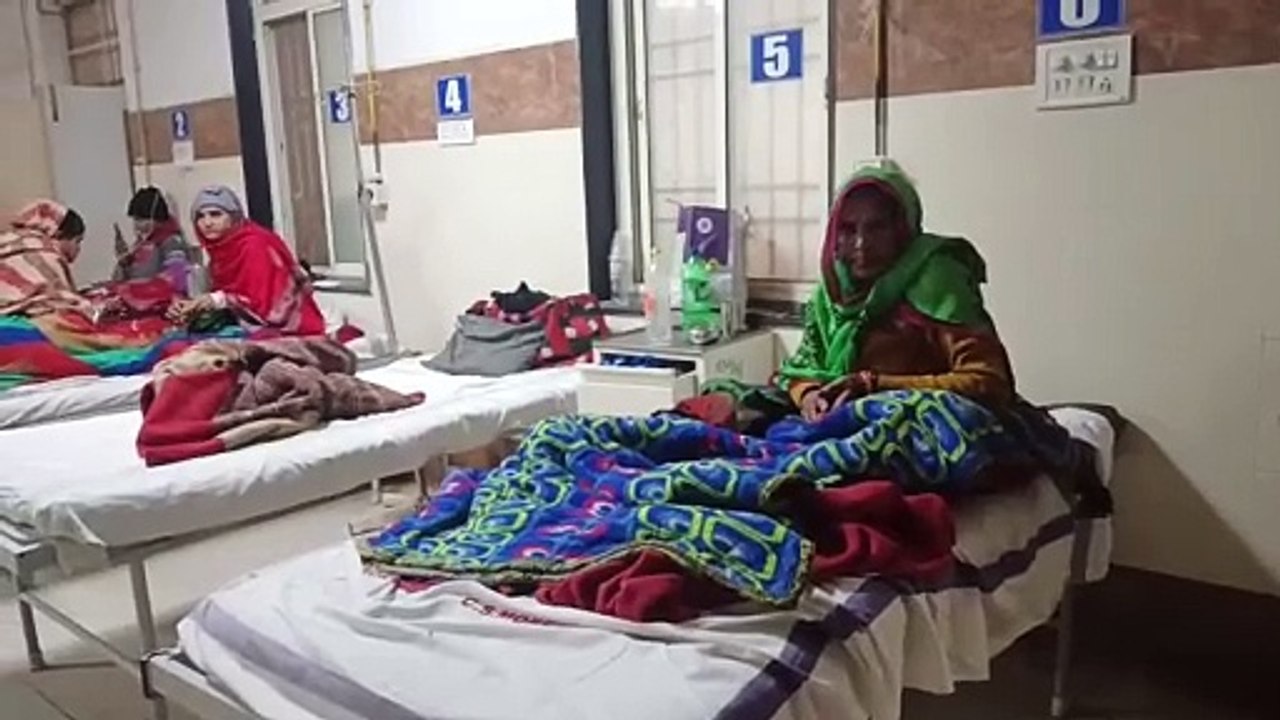 600 मरीज भर्ती , स्टॉक में 450 कंबल, सर्दी में घर से रजाई-कंबल लेकर आ रहे मरीज